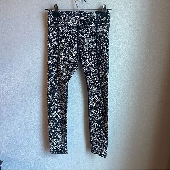 Lululemon Tight Stuff Tight I| *25"'
Chirasu Black - Picture 4 of 9